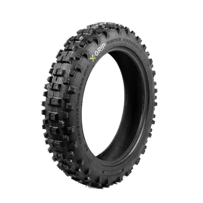 Мотошина X-GRIP SuperENDURO-R Soft 140/80-18 F.I.M.(XG-1594) ​Ищете заднюю шину для эндуро под техничные маршруты с грязью, камнями и корнями? X‑GRIP SuperENDURO‑R Soft 140/80‑18 подойдёт любителям и спортсменам, которые ездят по смешанному рельефу и ценят предсказуемое поведение мотоцикла под тягой. Главное преимущество — широкое пятно контакта и мягкий состав, дающие уверенный зацеп на рыхлом грунте и при медленных техничных секциях.

Шина идеальна для регулярных выездов по смешанным трассам и тренировок в стиле эндуро — даёт баланс зацепа, ресурса и контроля. Итог покупки — надёжная задняя покрышка под реальные внедорожные условия.
